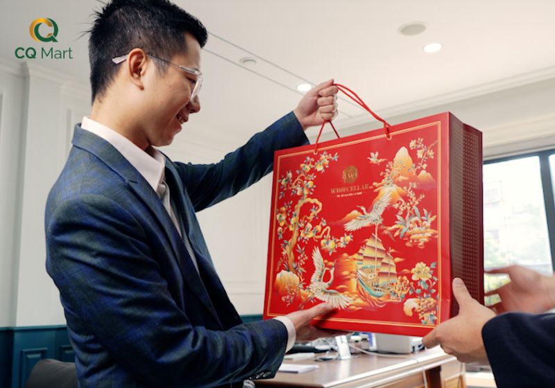 Quà Tết Cho Sếp: Gợi Ý Chọn Quà “Đúng Gu, Đúng Tầm” 2026